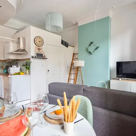 Apartment Bao Location: Couple's Retreat With Pet-friendly Charm