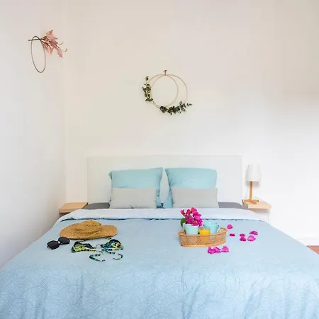 Bao Location: Couple's Retreat With Pet-friendly Charm Apartment La Seyne-sur-Mer