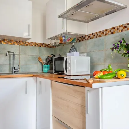 Apartment Bao Location: Couple's Retreat With Pet-friendly Charm